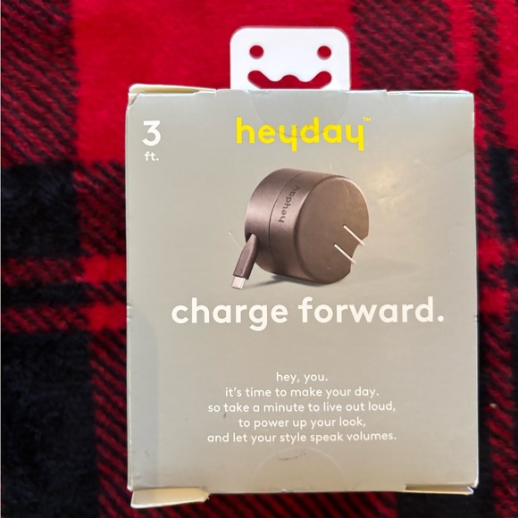 Heyday USB 3 rectractable phone charger - Picture 2 of 4